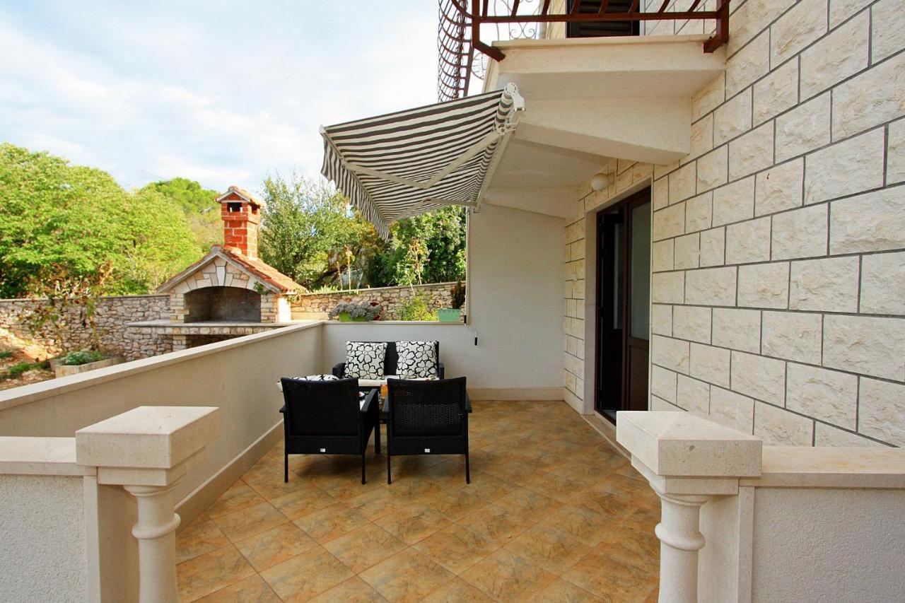 Apartments Omo 1 Supetar Εξωτερικό φωτογραφία