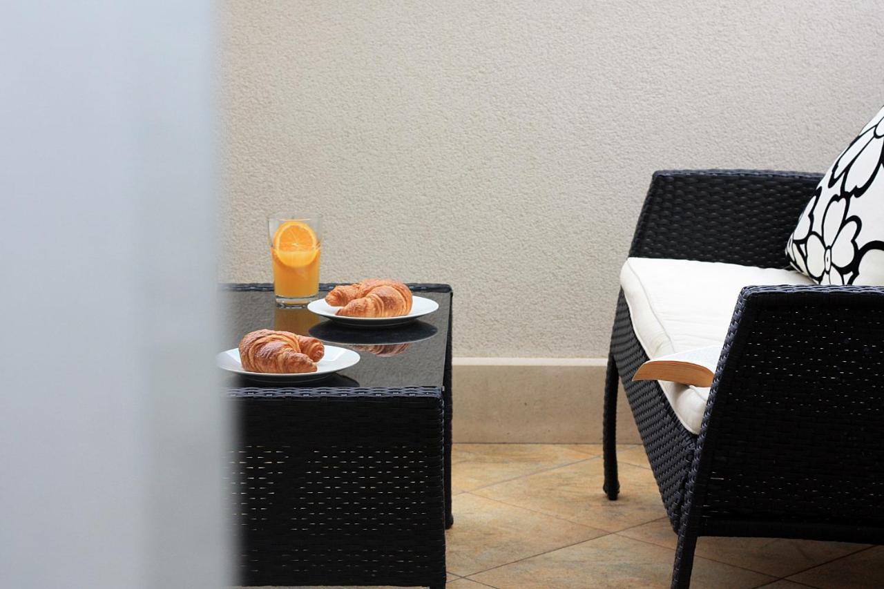Apartments Omo 1 Supetar Εξωτερικό φωτογραφία