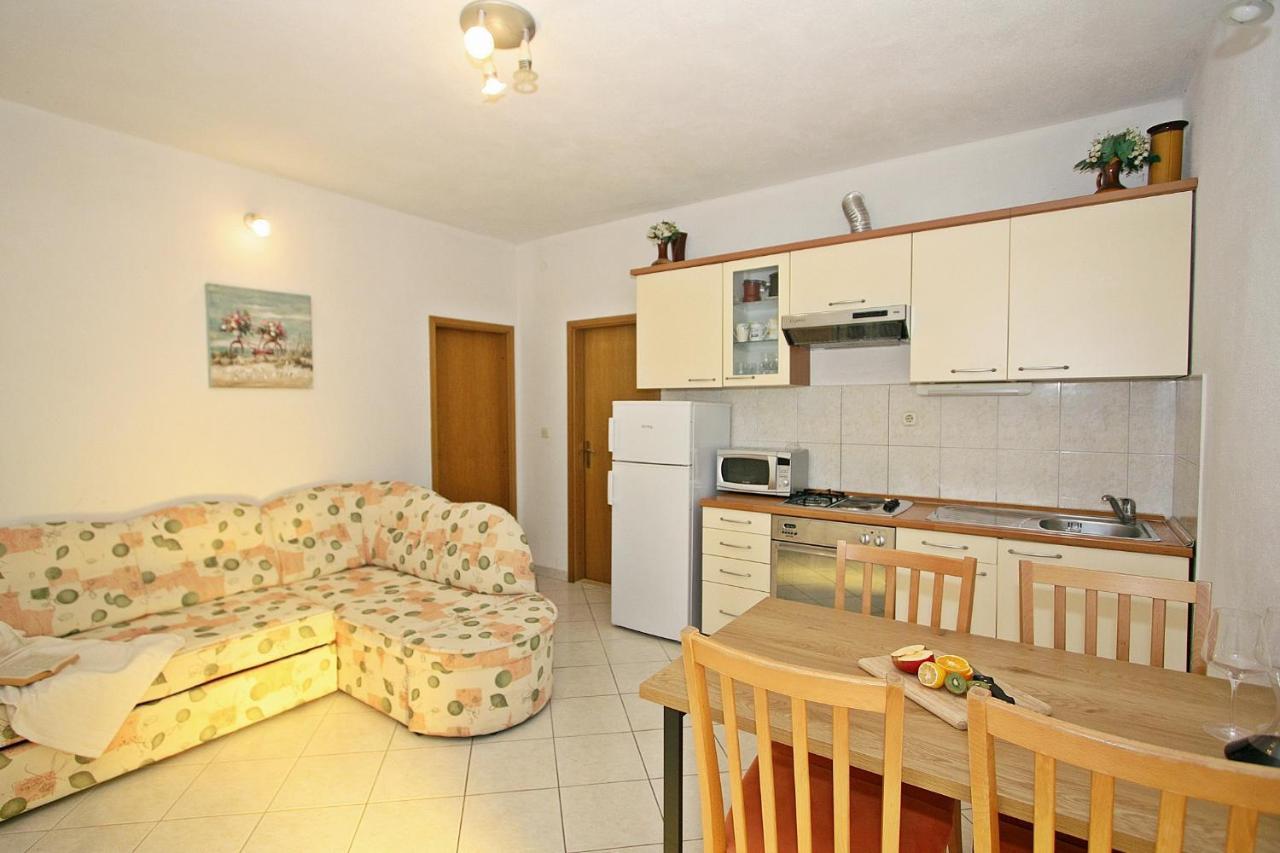 Apartments Omo 1 Supetar Εξωτερικό φωτογραφία