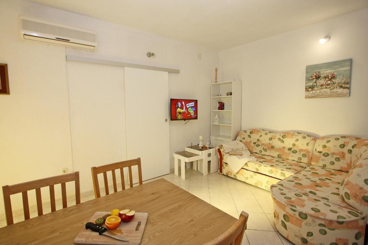 Apartments Omo 1 Supetar Εξωτερικό φωτογραφία