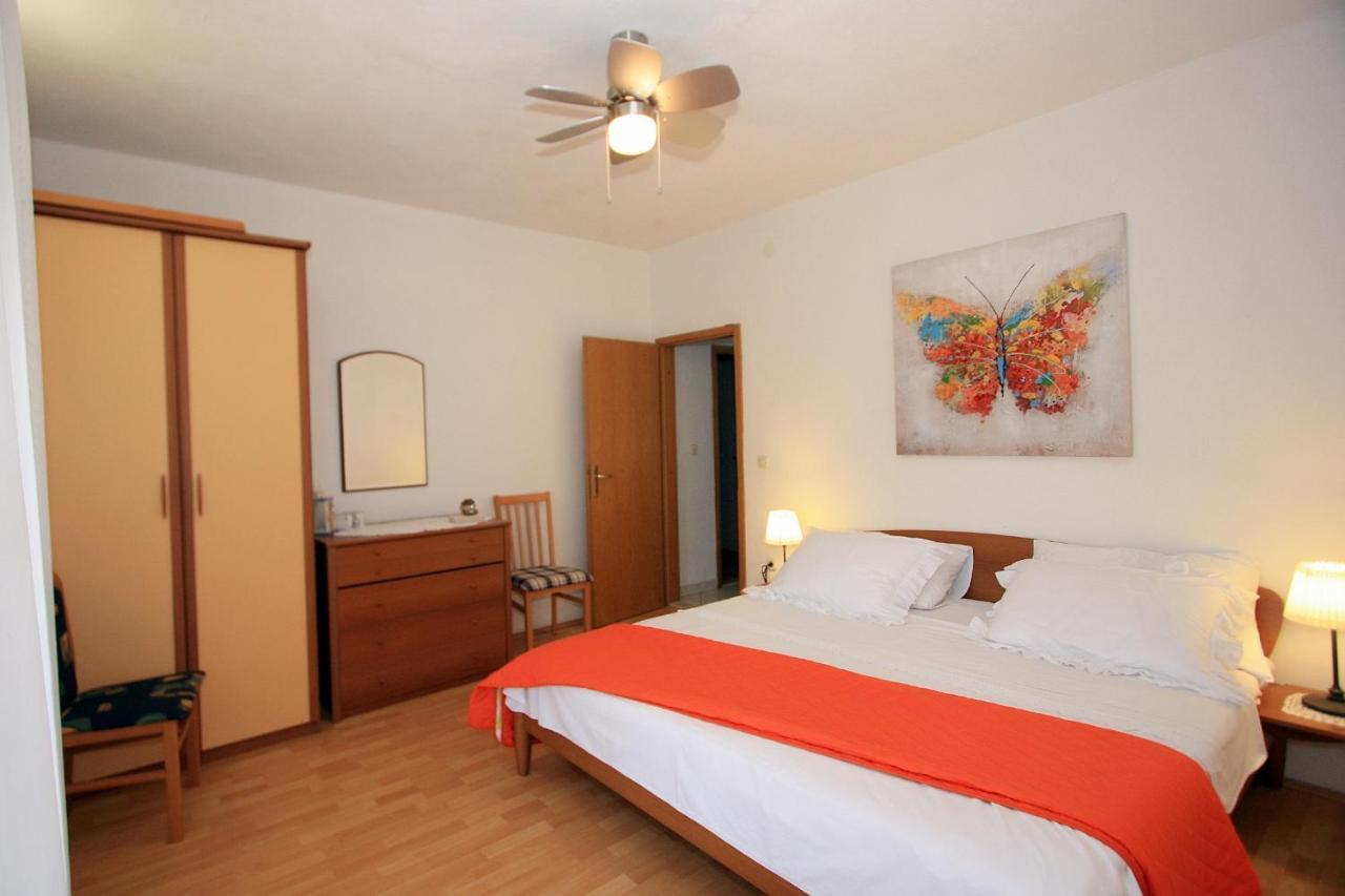 Apartments Omo 1 Supetar Εξωτερικό φωτογραφία