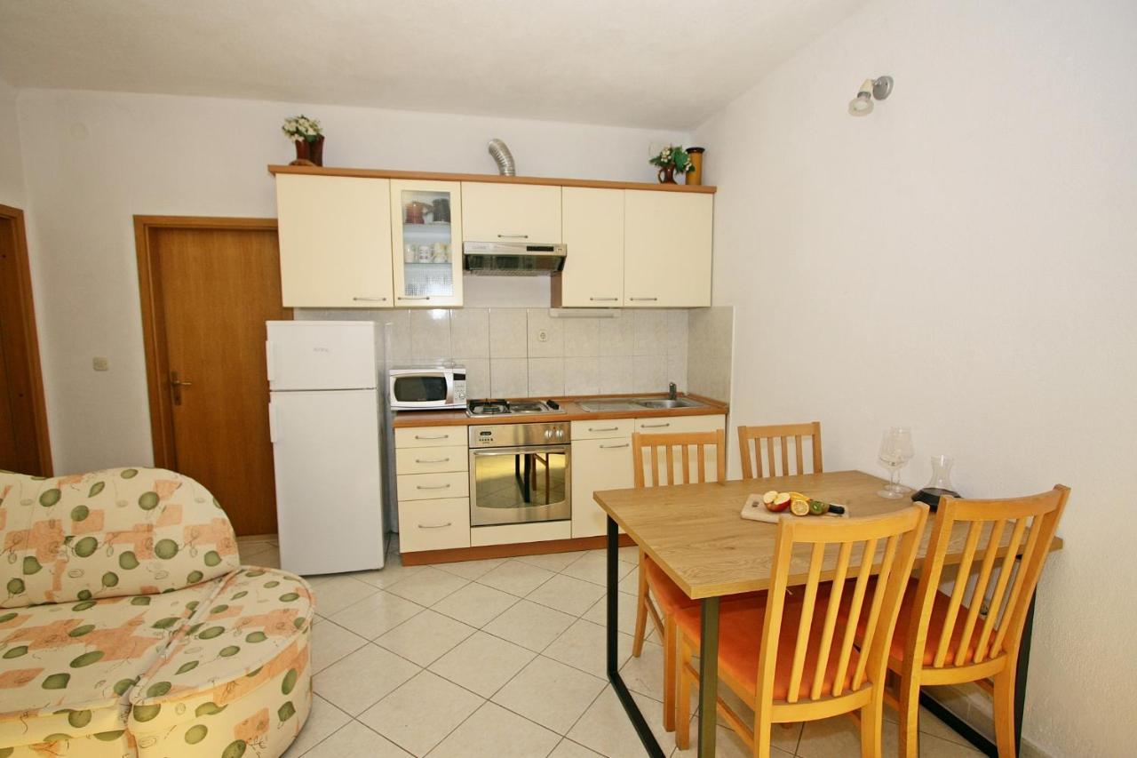 Apartments Omo 1 Supetar Εξωτερικό φωτογραφία