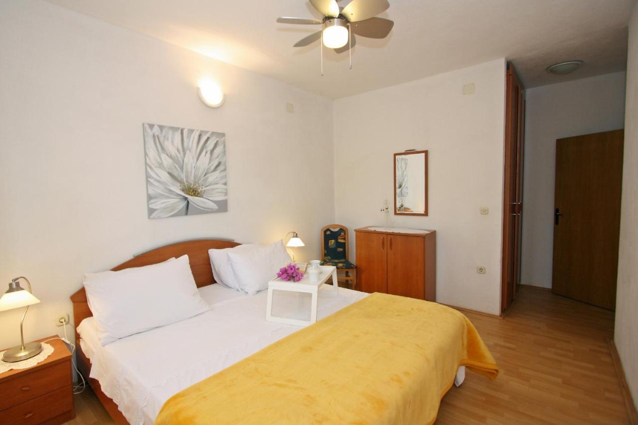 Apartments Omo 1 Supetar Εξωτερικό φωτογραφία