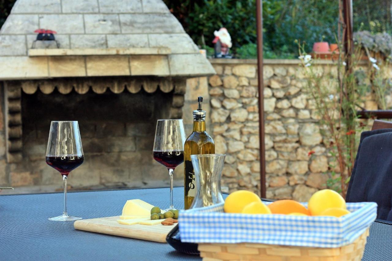 Apartments Omo 1 Supetar Εξωτερικό φωτογραφία