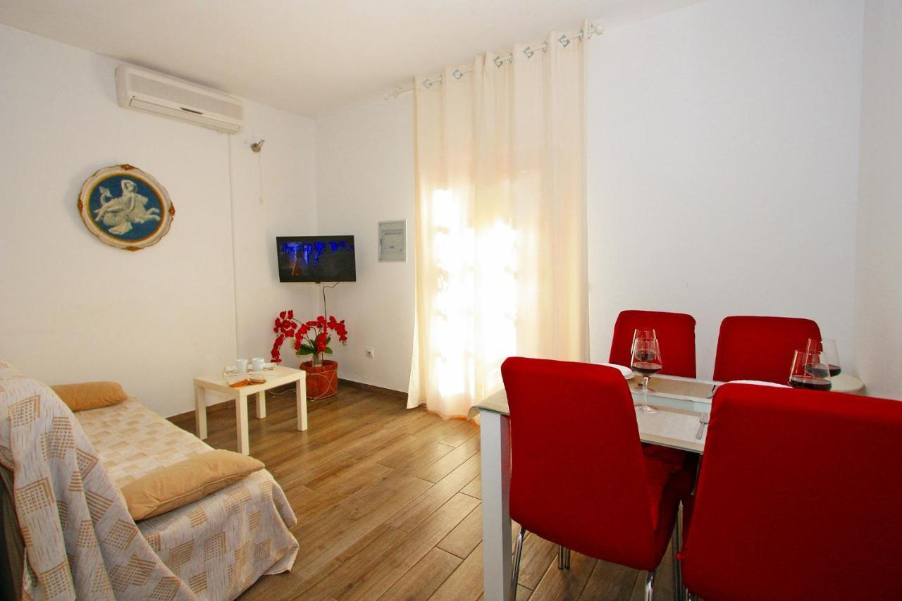 Apartments Omo 1 Supetar Εξωτερικό φωτογραφία