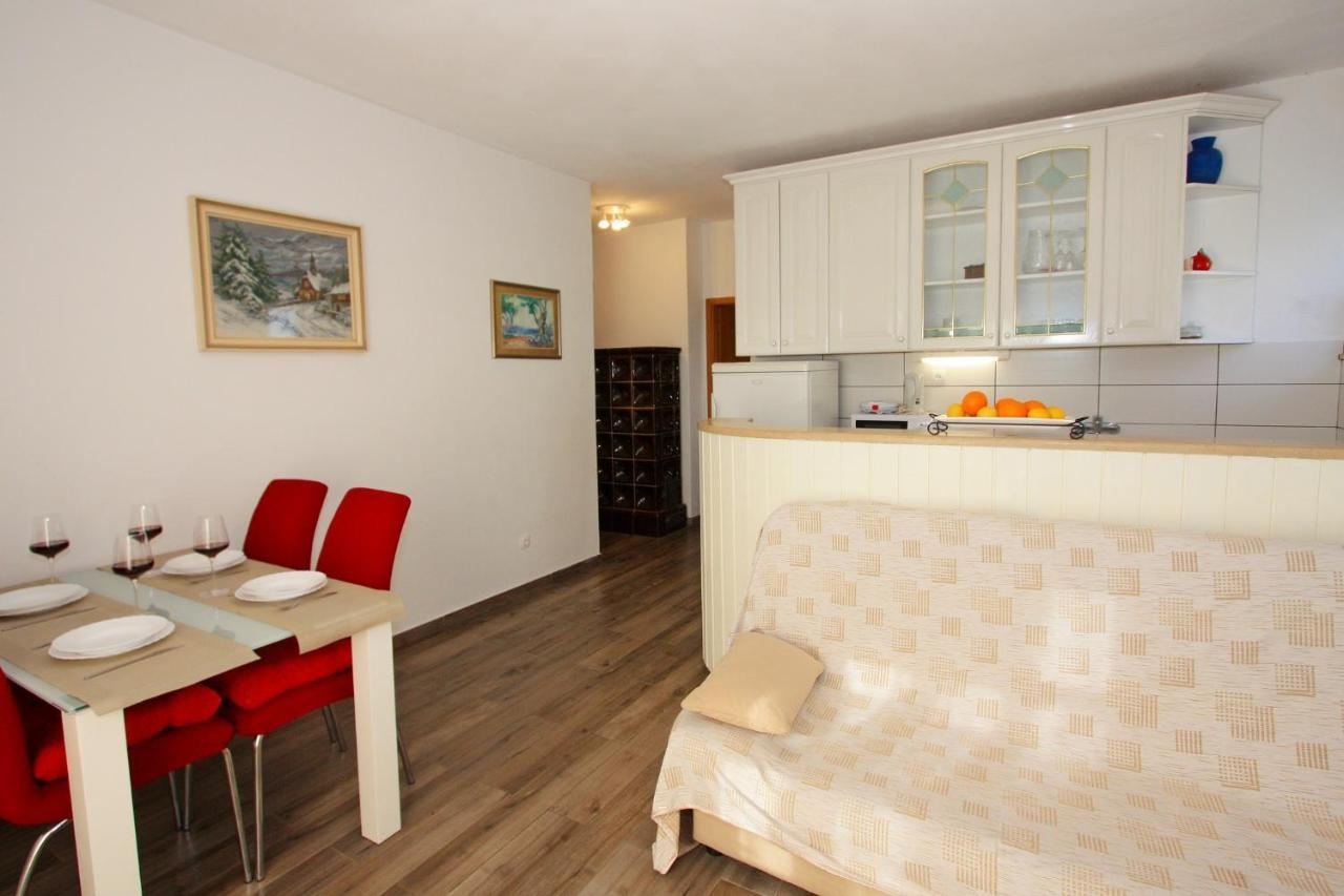 Apartments Omo 1 Supetar Εξωτερικό φωτογραφία