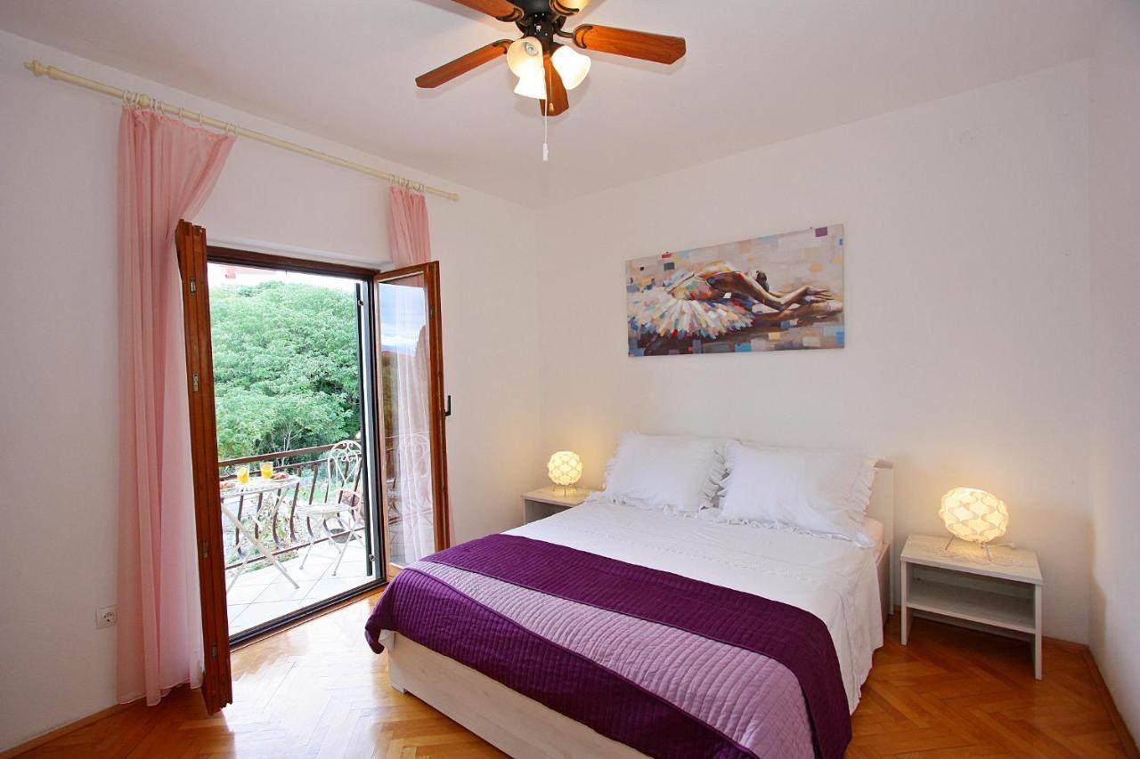 Apartments Omo 1 Supetar Εξωτερικό φωτογραφία