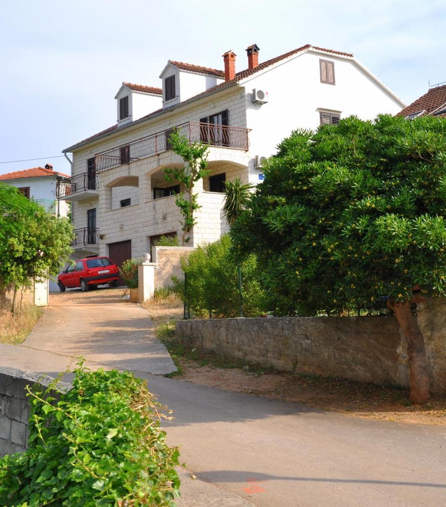 Apartments Omo 1 Supetar Εξωτερικό φωτογραφία